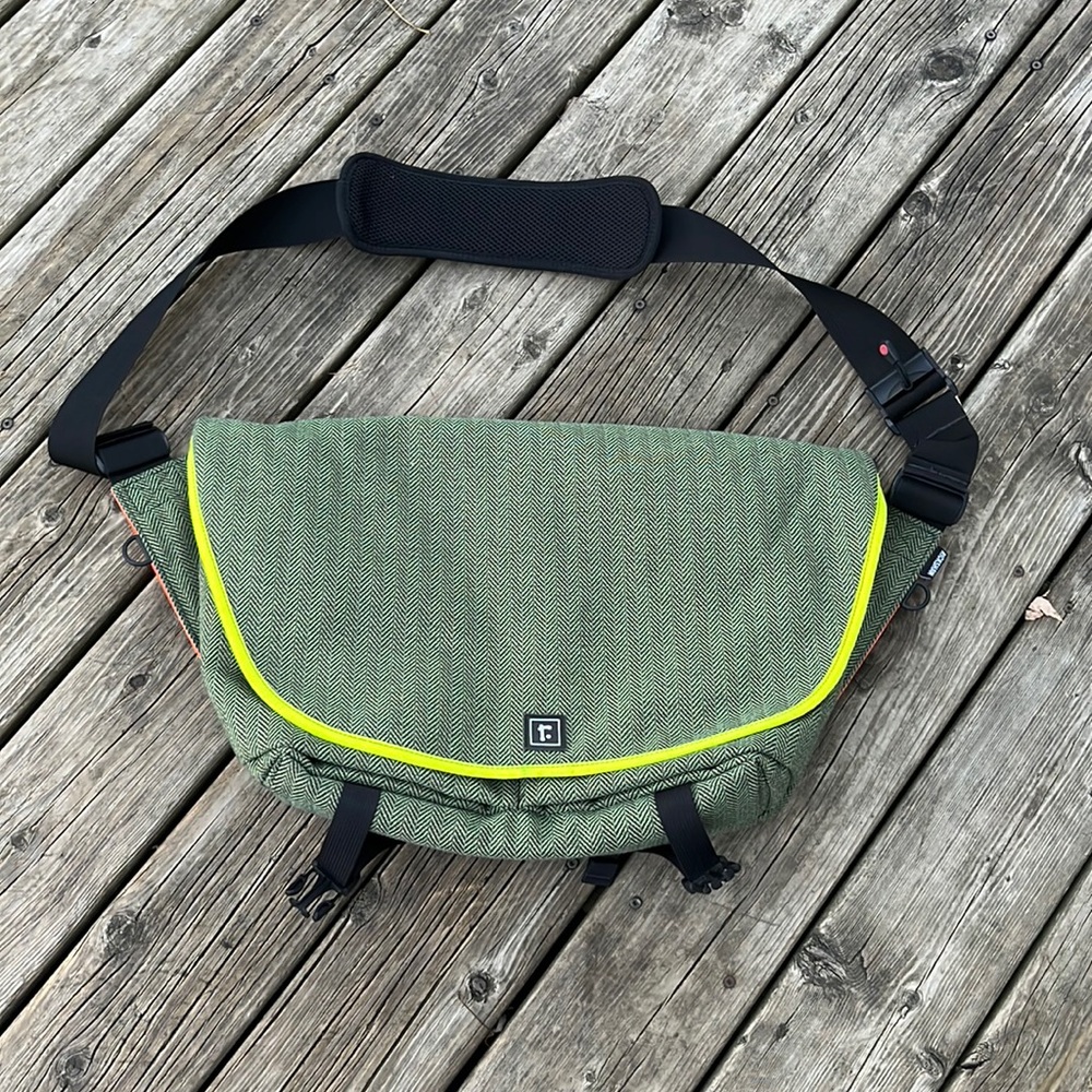 Stylish Green Messenger Bag